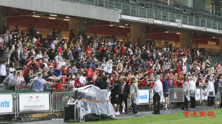 有片丨【曼聯(lián)訪港】主帥阿莫林親民與球迷互動(dòng)