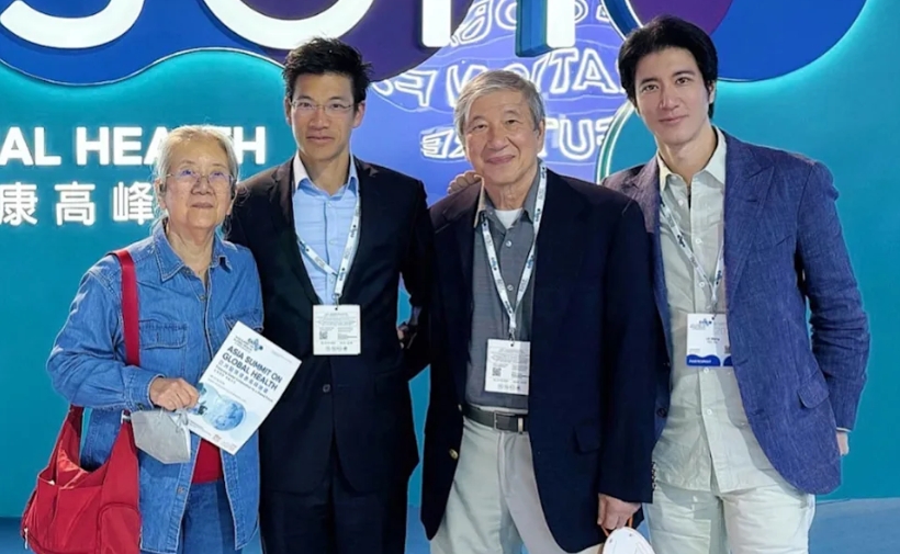 王力宏現(xiàn)身香港挺博士哥哥 網(wǎng)友驚呼：一家都是學霸