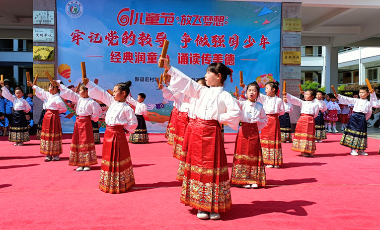 皖黟縣宏村學(xué)校：經(jīng)典潤(rùn)童心 誦讀傳美德