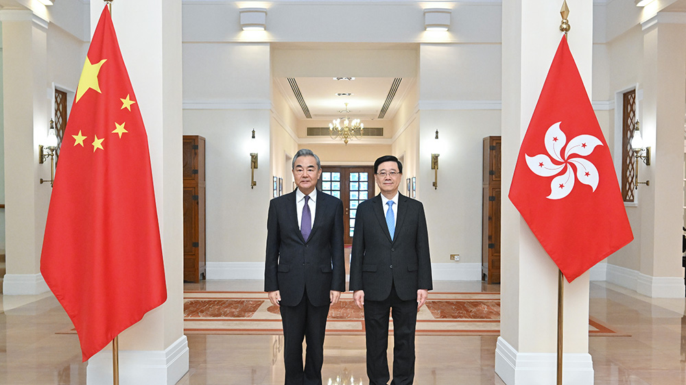 李家超與王毅共進(jìn)工作午餐 感謝外交部支持香港深化國際交往合作