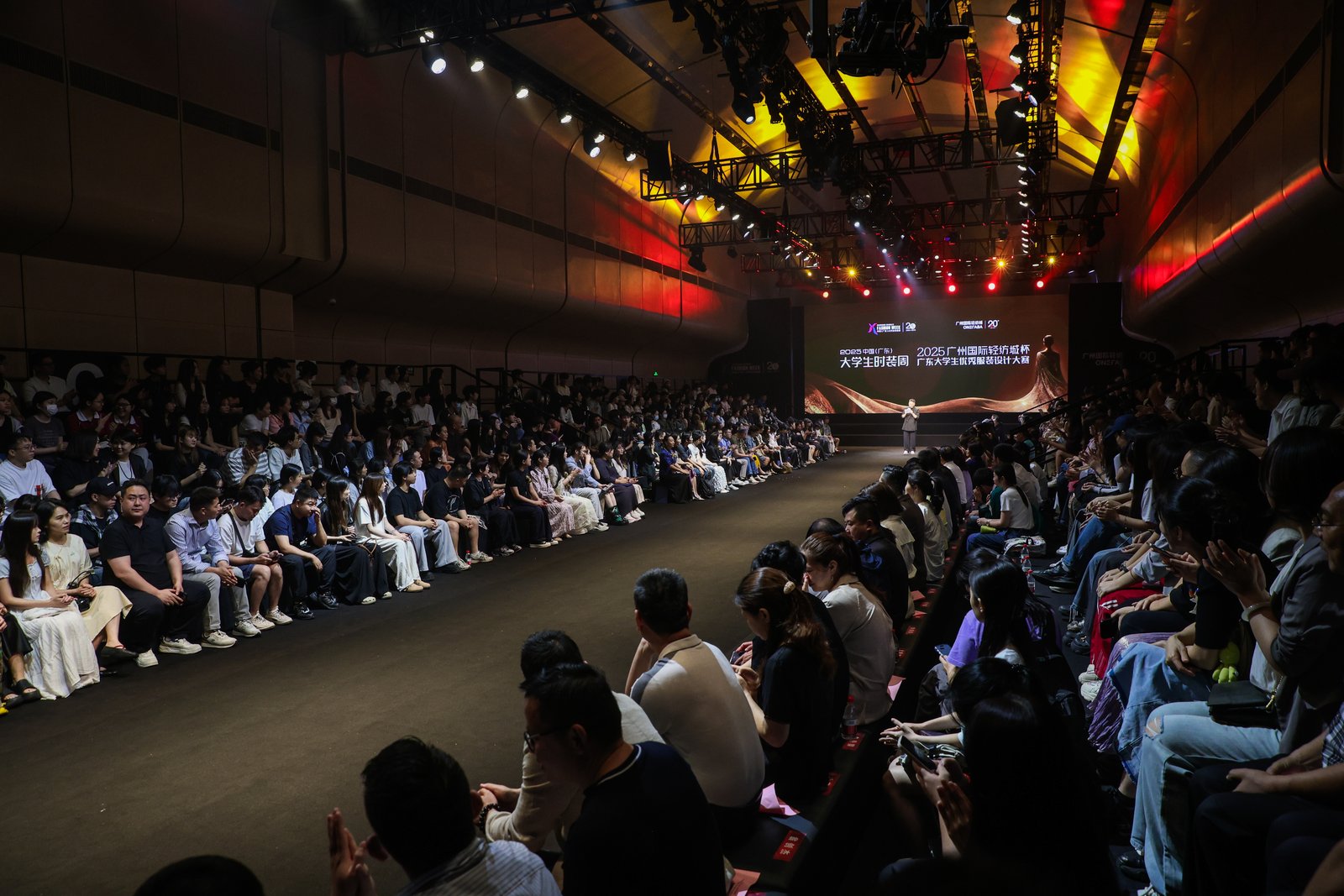巔峰對(duì)決2025中國(guó)（廣東）大學(xué)生時(shí)裝周圓滿落幕
