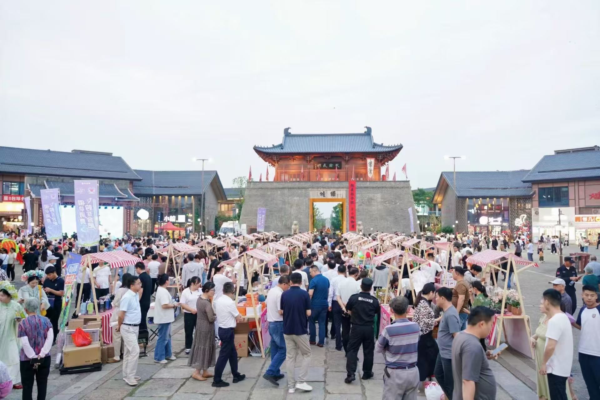 「徽動(dòng)消費(fèi)購(gòu)在合肥」2025年夜間經(jīng)濟(jì)消費(fèi)季暨66購(gòu)物月啟動(dòng)