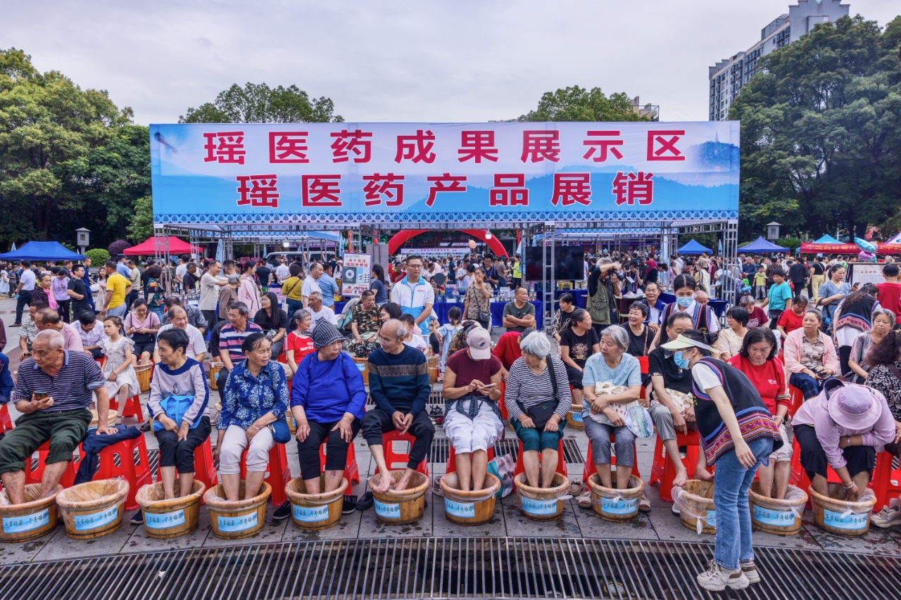 藥香端午飄瑤鄉(xiāng)  湖南江華第八屆瑤醫(yī)藥節(jié)活動啟幕