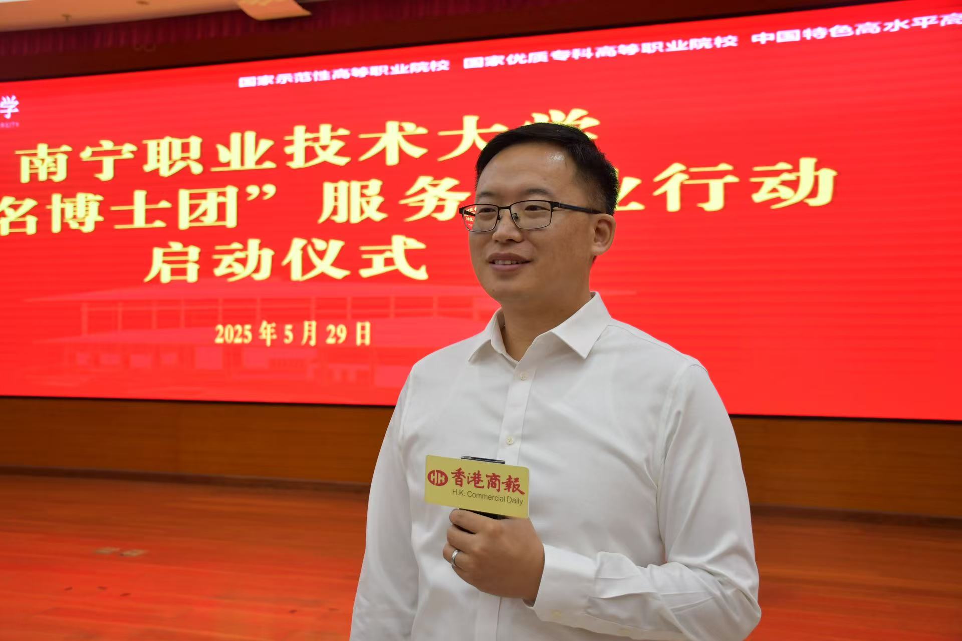 有片｜ 商報(bào)專訪 李龍博士：科研與教學(xué)只有同企業(yè)密切結(jié)合才有所依託