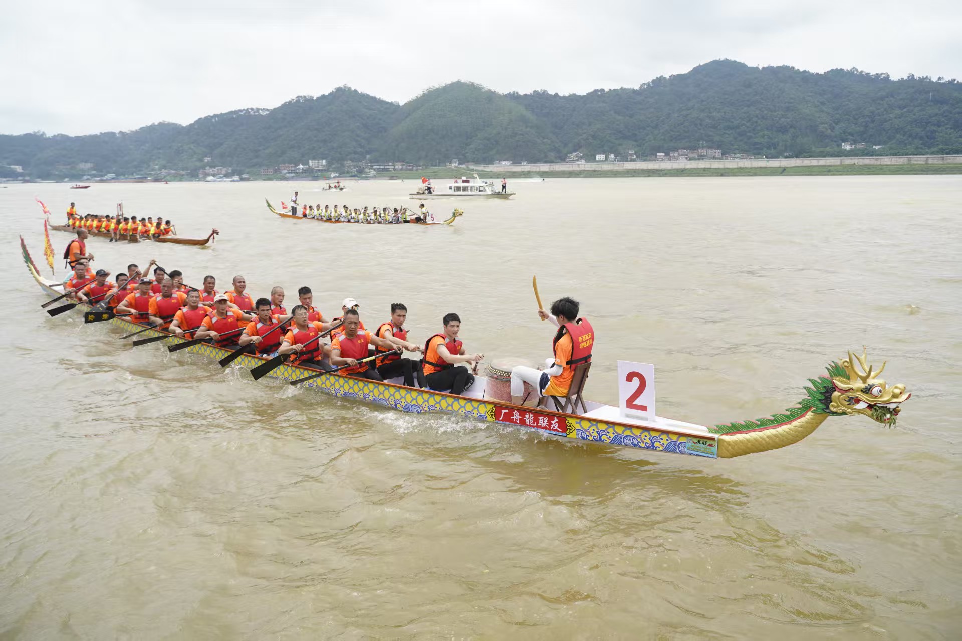 梧州·粵港澳大灣區(qū)龍舟賽開賽 18支隊(duì)伍競渡