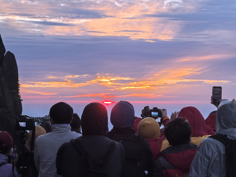 特色活動(dòng)迎端午 黃山之巔度佳節(jié)