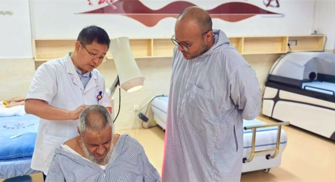 皖休寧縣：中醫(yī)銀針「圈粉」海外患者