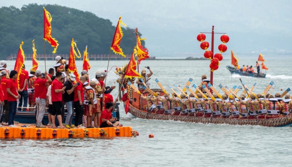 首屆海峽兩岸民俗文體匯乙巳端午龍舟匯演在汕尾品清湖舉行
