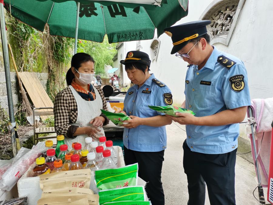 皖徽州區(qū)市監(jiān)局：多維監(jiān)管護(hù)佳節(jié) 築牢「舌尖防火牆」