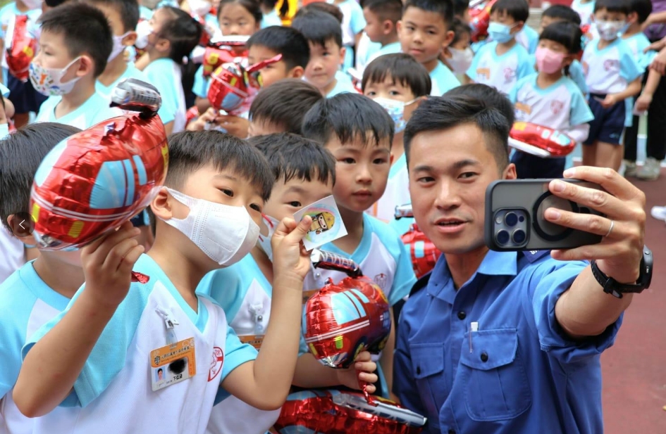 元朗幼稚園火警有序逃生 獲頒高級(jí)指揮官嘉許狀