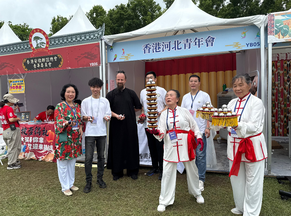 河北保定鐵球現(xiàn)身家鄉(xiāng)市集