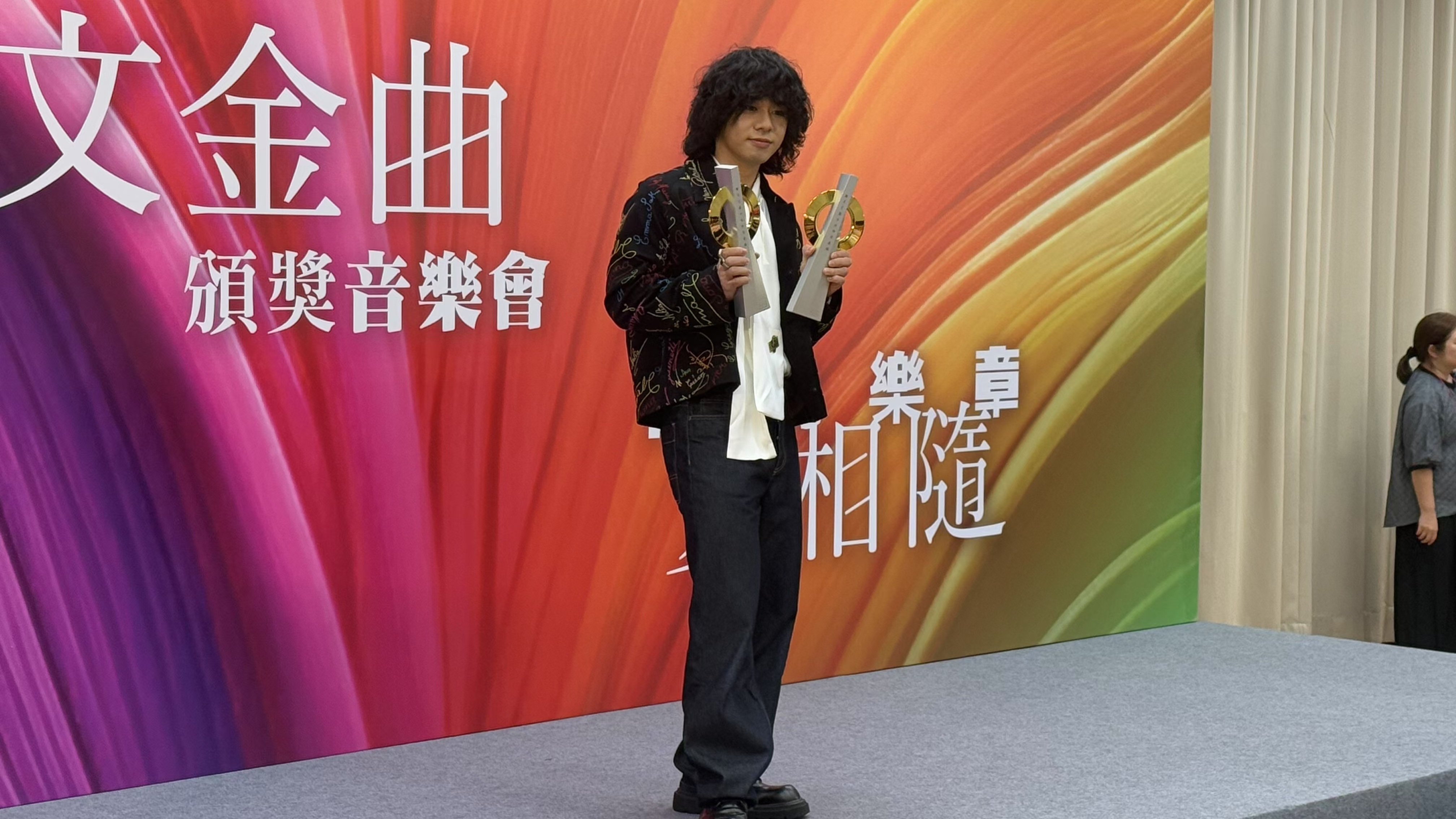 有片丨《十大中文金曲》曾比特獲兩獎(jiǎng)項(xiàng)： 開心得到肯定 想和香港粉絲多見面