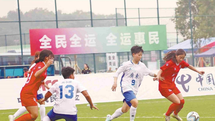 十五運(yùn)會群眾比賽足球項(xiàng)目七人制女子組決賽開賽