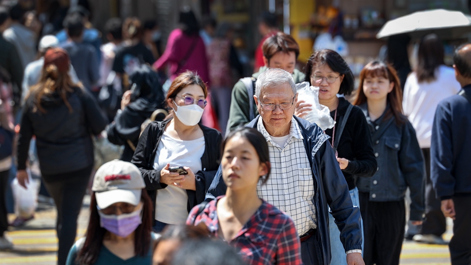 勞福局：政府統(tǒng)籌跨部門工作機(jī)制靈活有效 無(wú)需就人口政策工作另設(shè)專責(zé)架構(gòu)