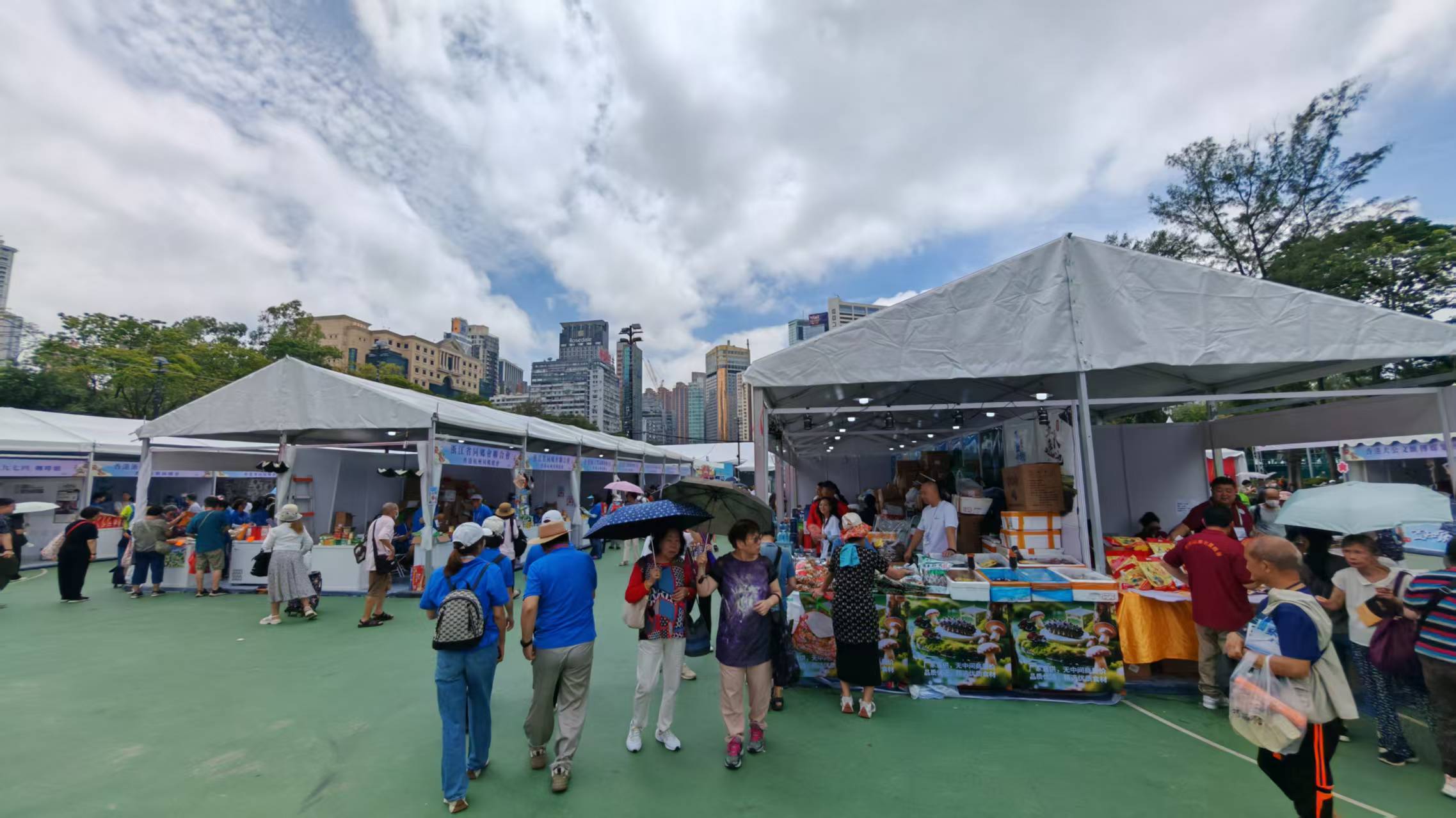 ?家鄉(xiāng)市集嘉年華今晚閉幕 家鄉(xiāng)特產(chǎn)引人注目