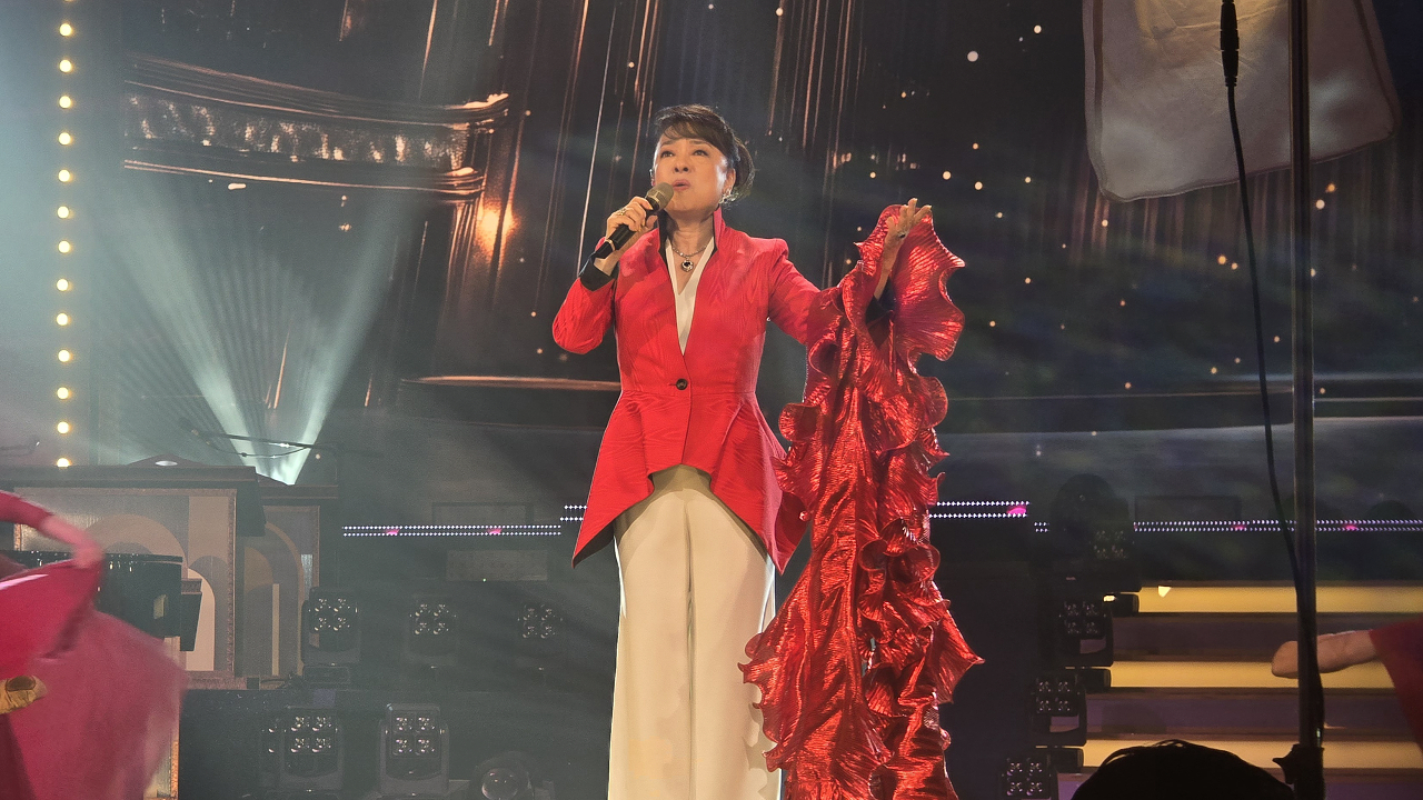 有片丨【娛樂】睽違45年 翁倩玉再與歌迷聚首 7月來港開個(gè)唱