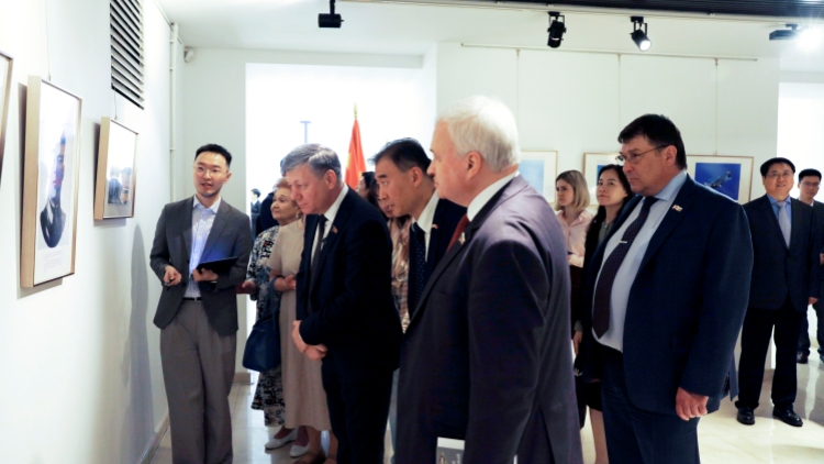 紀(jì)念抗戰(zhàn)勝利80周年圖片展在莫斯科舉辦