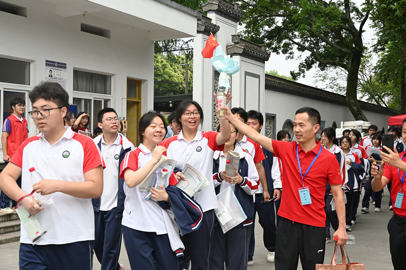 38個(gè)考場(chǎng)1048名考生 皖休寧多部門(mén)暖心護(hù)航高考