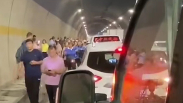 四川成巴高速發(fā)生車輛追尾 1死1傷！隧道暫不具備通行條件