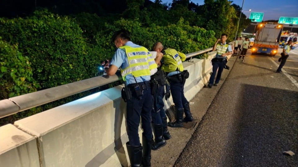 周一鳴傍晚探望深圳灣公路墮橋警員 指情況「暫時(shí)OK」