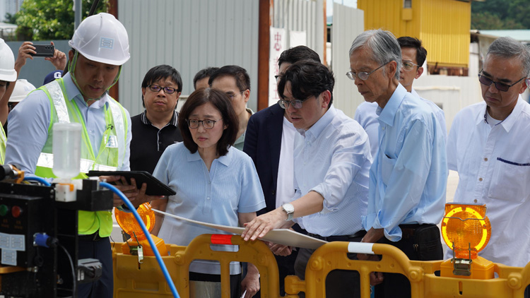 政府加緊處理皇后山邨及山麗苑食水事件 多個(gè)部門分別展開跟進(jìn)及善後工作