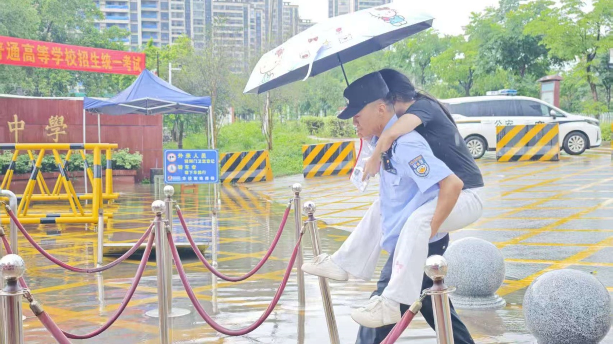 粵警為高考保駕護(hù)航