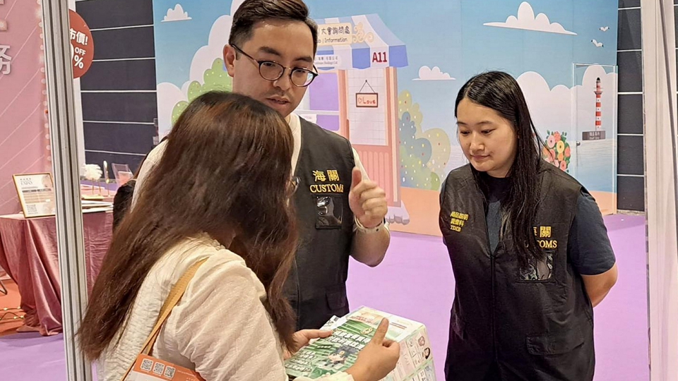 海關(guān)會(huì)展宣傳預(yù)繳服務(wù)風(fēng)險(xiǎn) 提升市民精明消費(fèi)意識(shí)