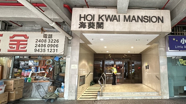 荃灣海濱花園一單位起火 18歲女子受傷送院治理