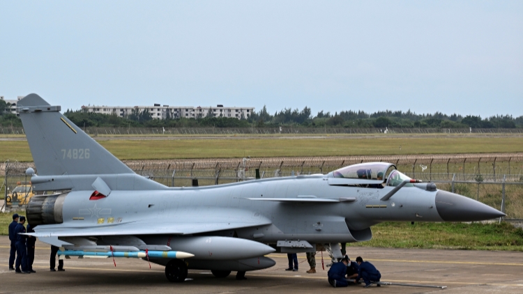 國務(wù)院臺辦回應(yīng)殲-10C、霹靂-15引島內(nèi)關(guān)注