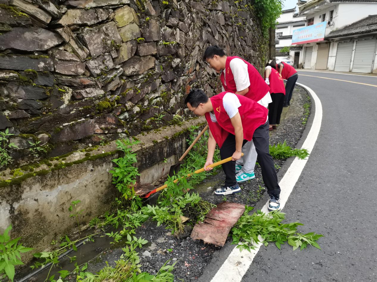 皖黟縣洪星：聞「汛」而動(dòng)  織密安全「防護(hù)網(wǎng)」