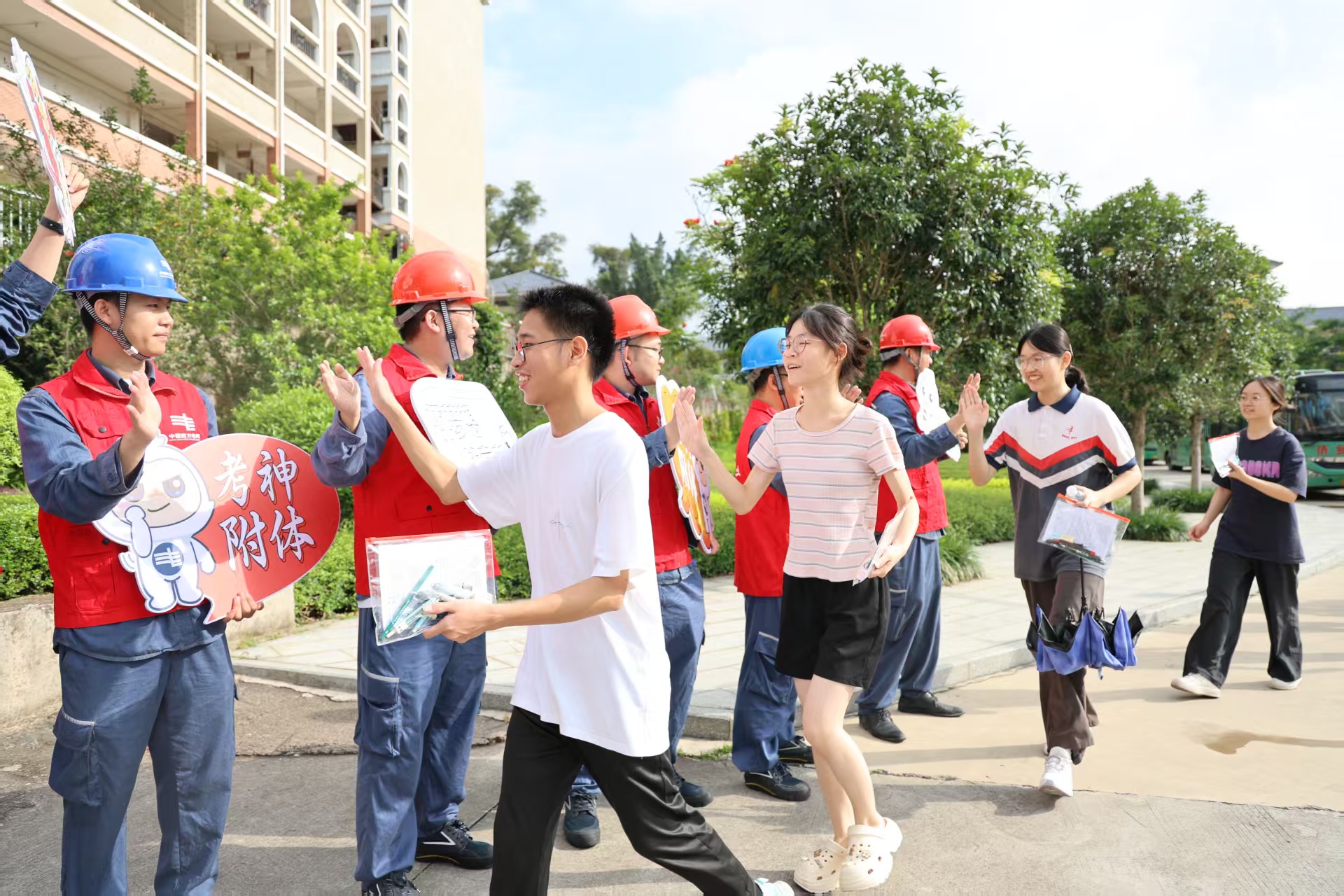 桂容縣：國(guó)企護(hù)航高考助力學(xué)子逐夢(mèng)