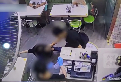 有片 | 香港惡男深水埗暴打女子 多名食客無動(dòng)於衷