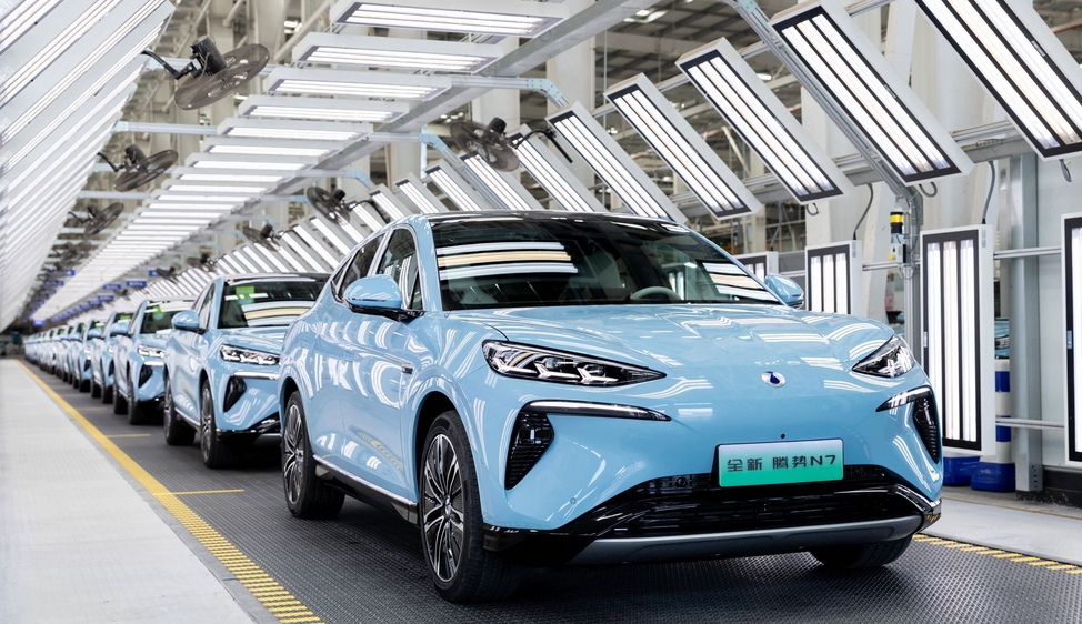 前5個(gè)月中國新能源汽車新車銷量佔(zhàn)汽車新車總銷量44%