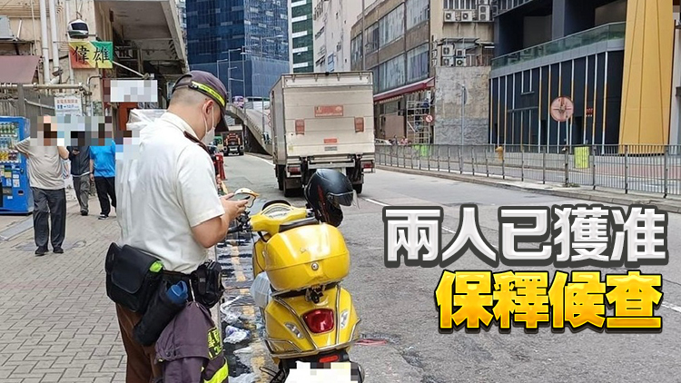 警方荃灣打擊交通違例 拘兩男發(fā)近900張告票