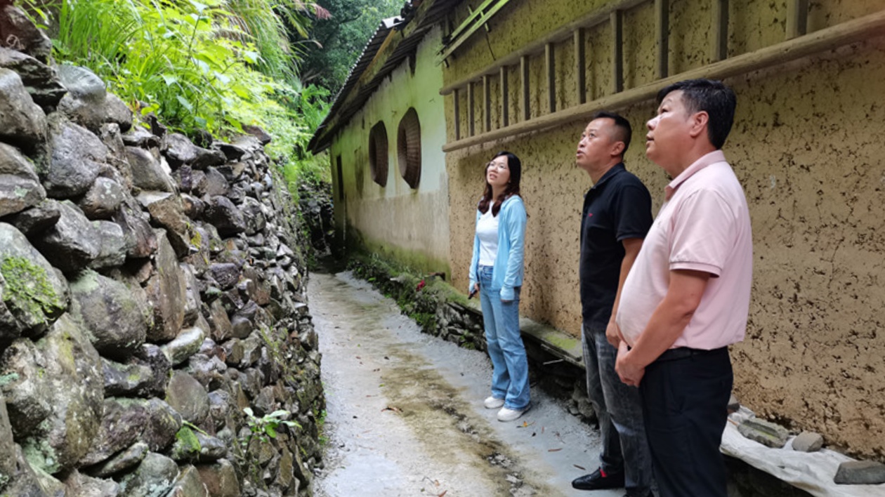 以「迅」應(yīng)「汛」 皖黟縣宏潭全力築牢房屋安全屏障