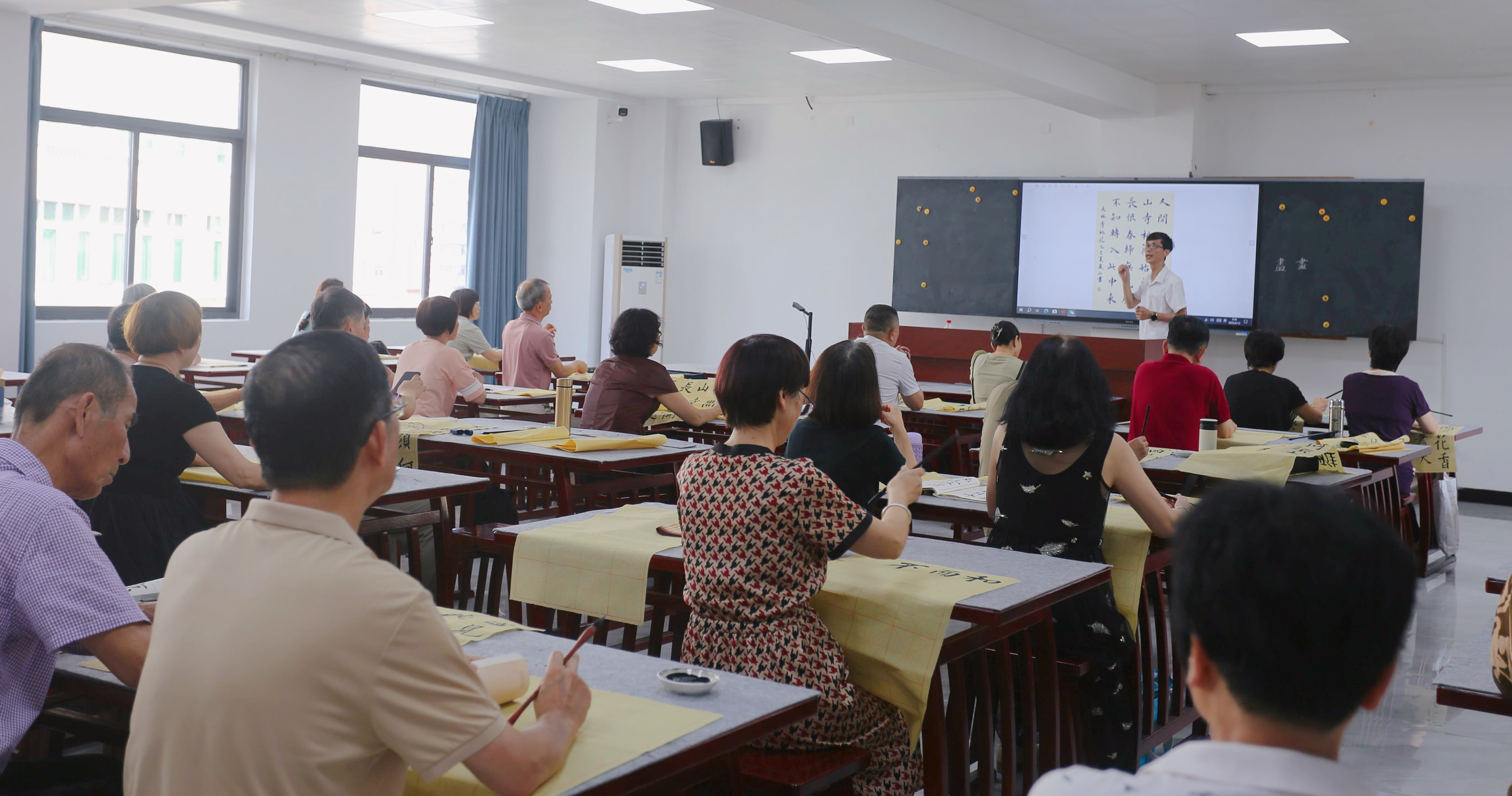 翰墨飄香映晚晴——惠安縣老年大學(xué)書(shū)法班辦班側(cè)記