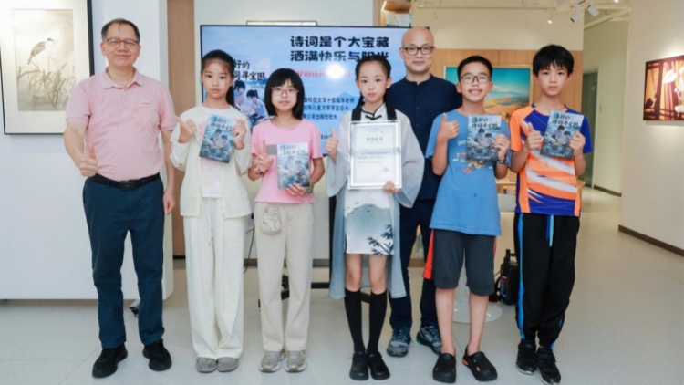 AI助力創(chuàng)作靈感 《洛妤的詩(shī)詞尋寶圖》新書分享會(huì)在深舉辦