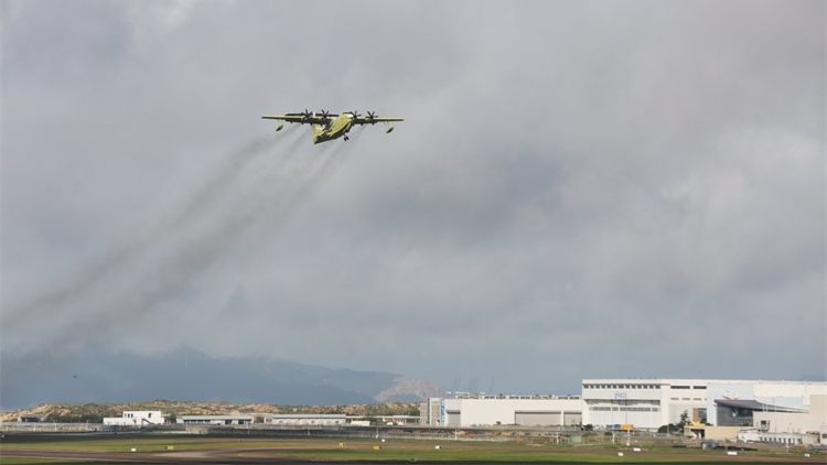 鯤能入海，龍可摶雲(yún)！珠海造AG600「乘風破浪」
