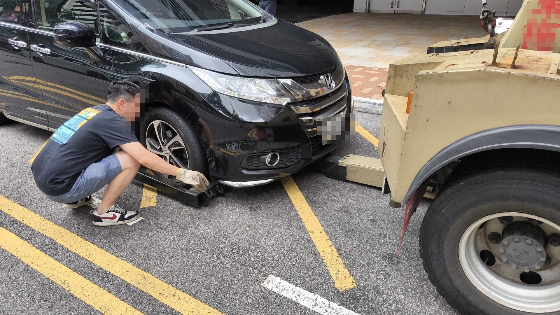 警方灣仔打擊交通違例 發(fā)437張告票