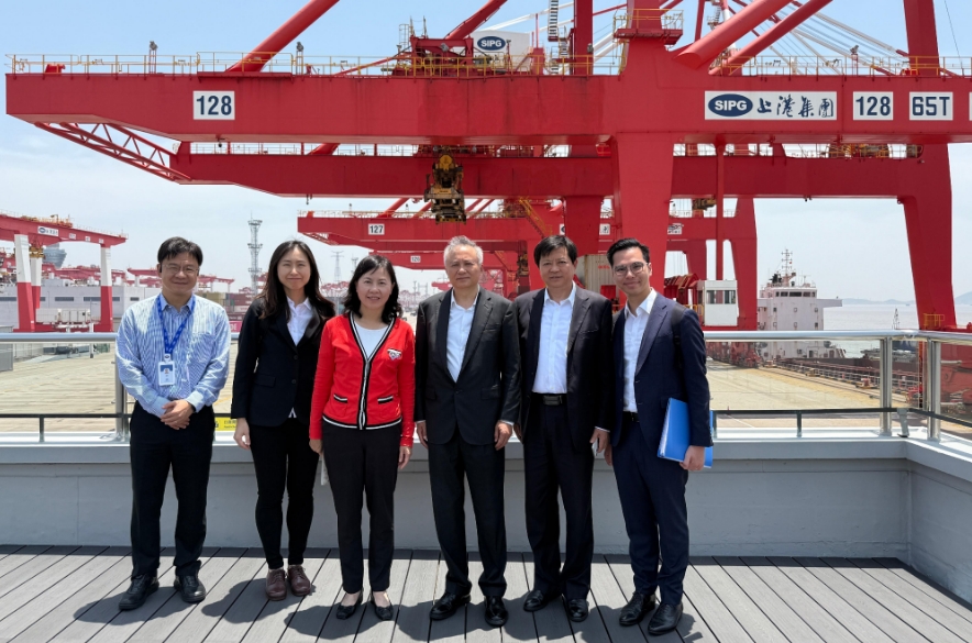 陳美寶考察上海洋山港 了解自動(dòng)化碼頭運(yùn)作