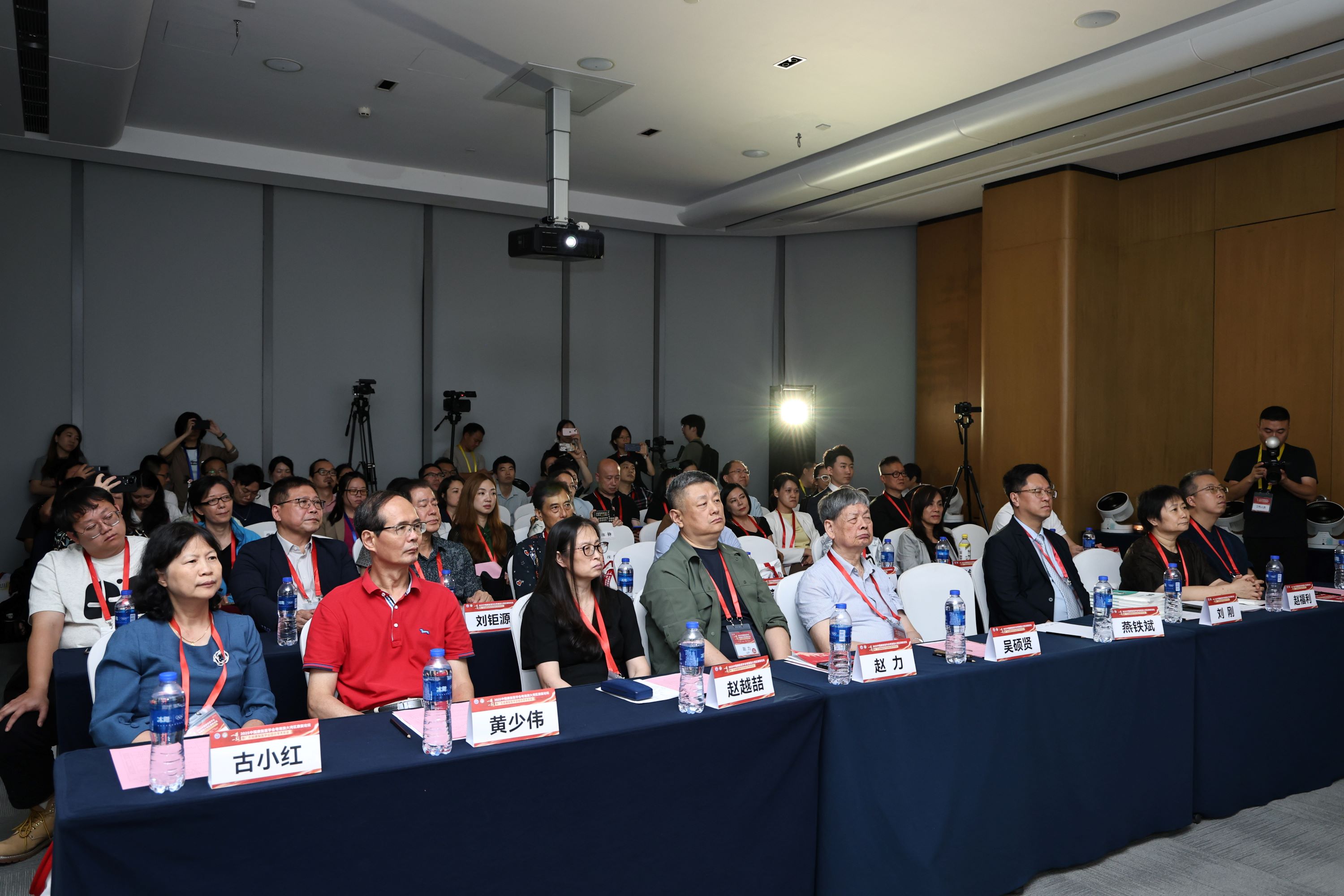 首屆「環(huán)境科學(xué)與生命健康」院士思享會穗舉行