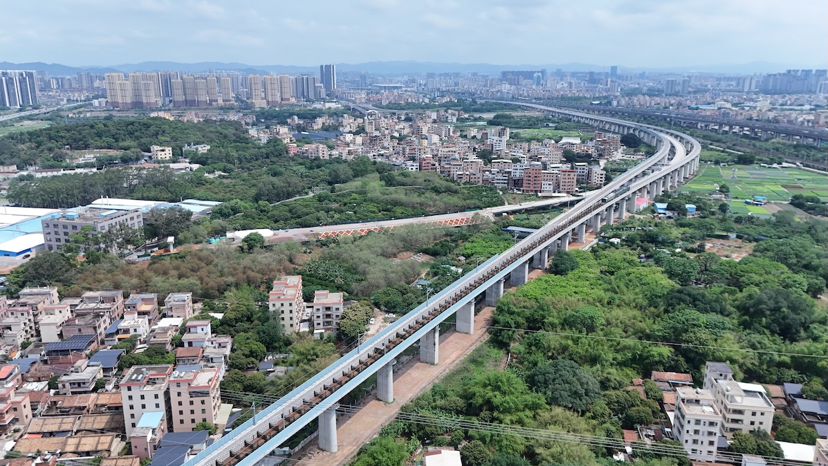 廣州白雲(yún)站至廣州北站  廣清城際鐵路南延項目完成長軌鋪設(shè)