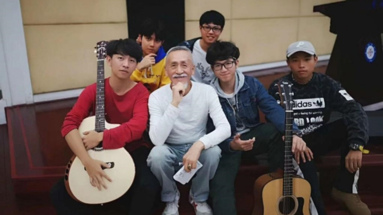 新華社追記音樂人陳彼得：您與祖國永遠(yuǎn)不再分割