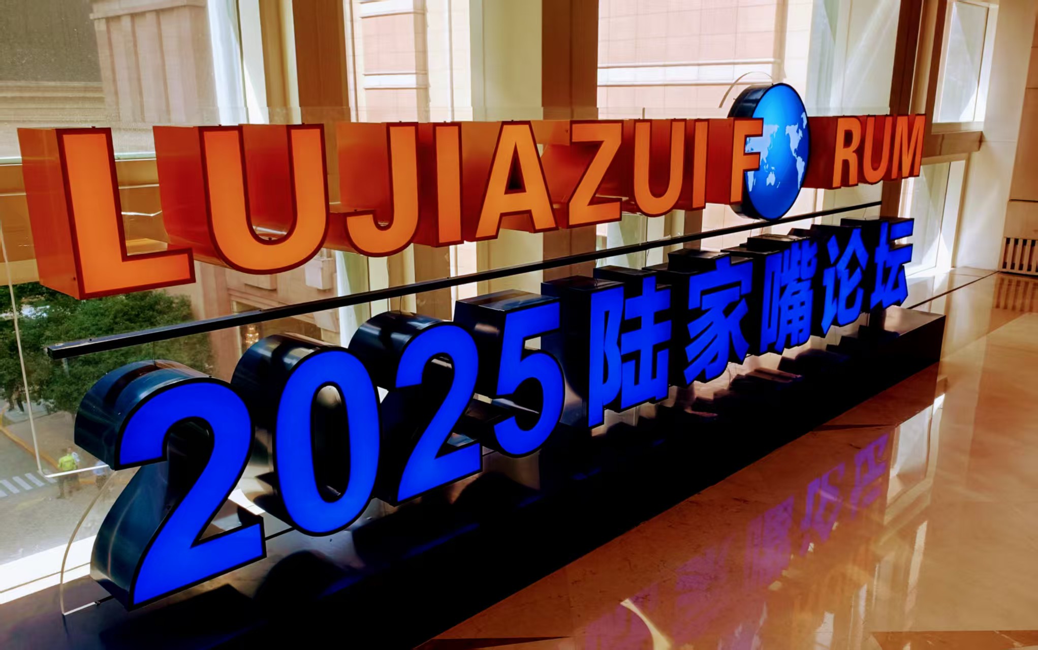 央行行長(zhǎng)潘功勝：將在上海實(shí)施八項(xiàng)政策舉措