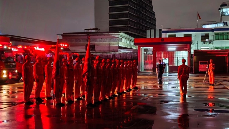 廣州100名消防指戰(zhàn)員跨區(qū)域增援肇慶