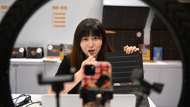 廣州2024年直播從業(yè)人數(shù)超60萬 直播銷售額全國第一