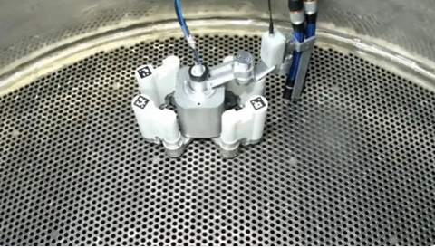 中國(guó)團(tuán)隊(duì)研製國(guó)際首臺(tái)四足傳熱管檢測(cè)機(jī)器人