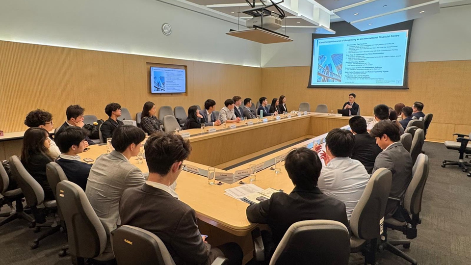 陳浩濂晤家辦協(xié)會暑期實習生 分享香港在家族辦及資產(chǎn)財富管理最新發(fā)展