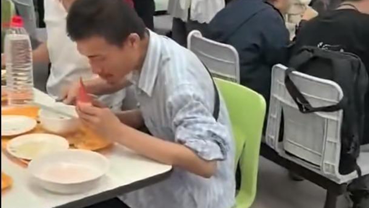 韋東奕就餐遭「貼臉拍攝」 北京網(wǎng)信辦：超5000個賬號被清理