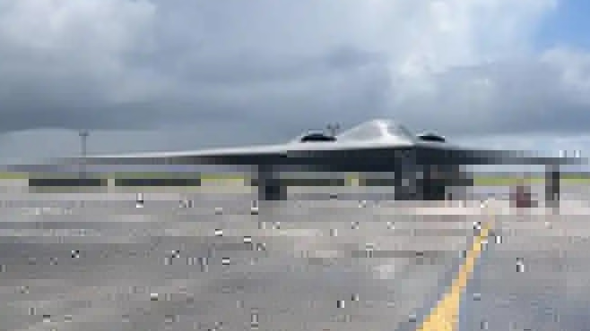 美軍向伊朗核設(shè)施發(fā)射6枚鑽地彈和30枚「戰(zhàn)斧」導(dǎo)彈